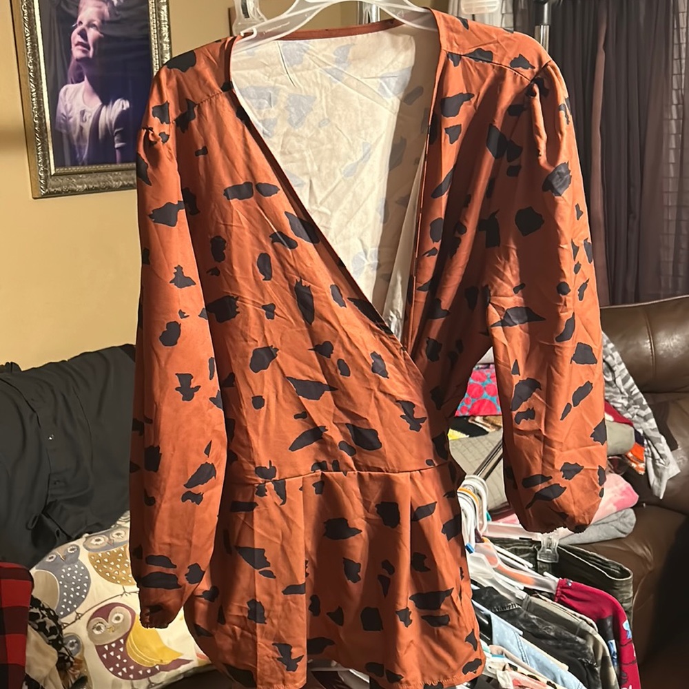 Women’s tie blouse no tag, but probably fits like a 2X